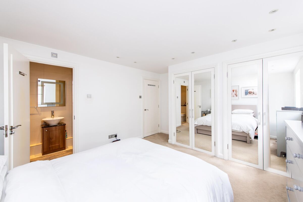 flat for sale in Byron Mews, London, NW3 BSZ012106617 Knight Frank