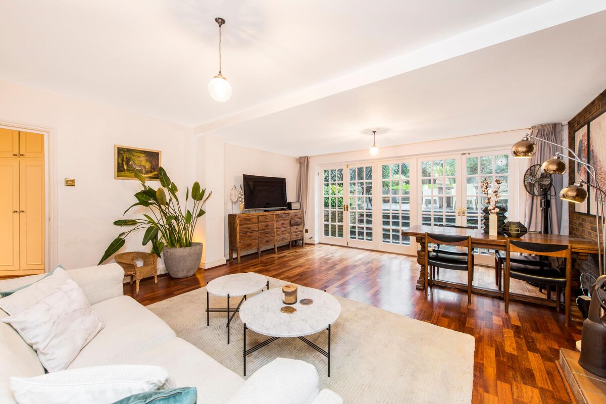 flat for sale in Steeles Road, Belsize Park, London, NW3 BSZ012136082