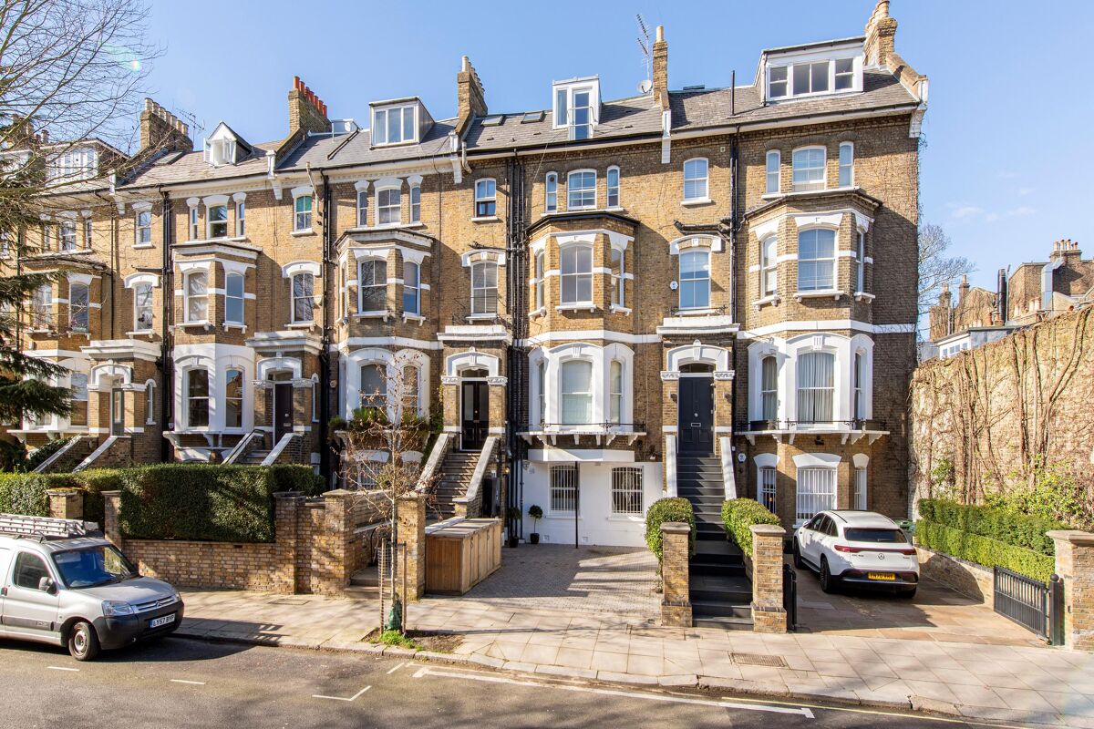 flat for sale in Steeles Road, Belsize Park, London, NW3 BSZ012136082
