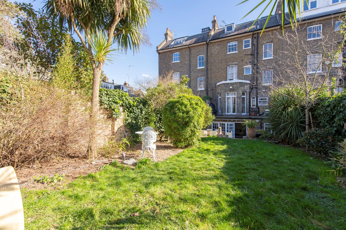 flat for sale in Steeles Road, Belsize Park, London, NW3 BSZ012136082