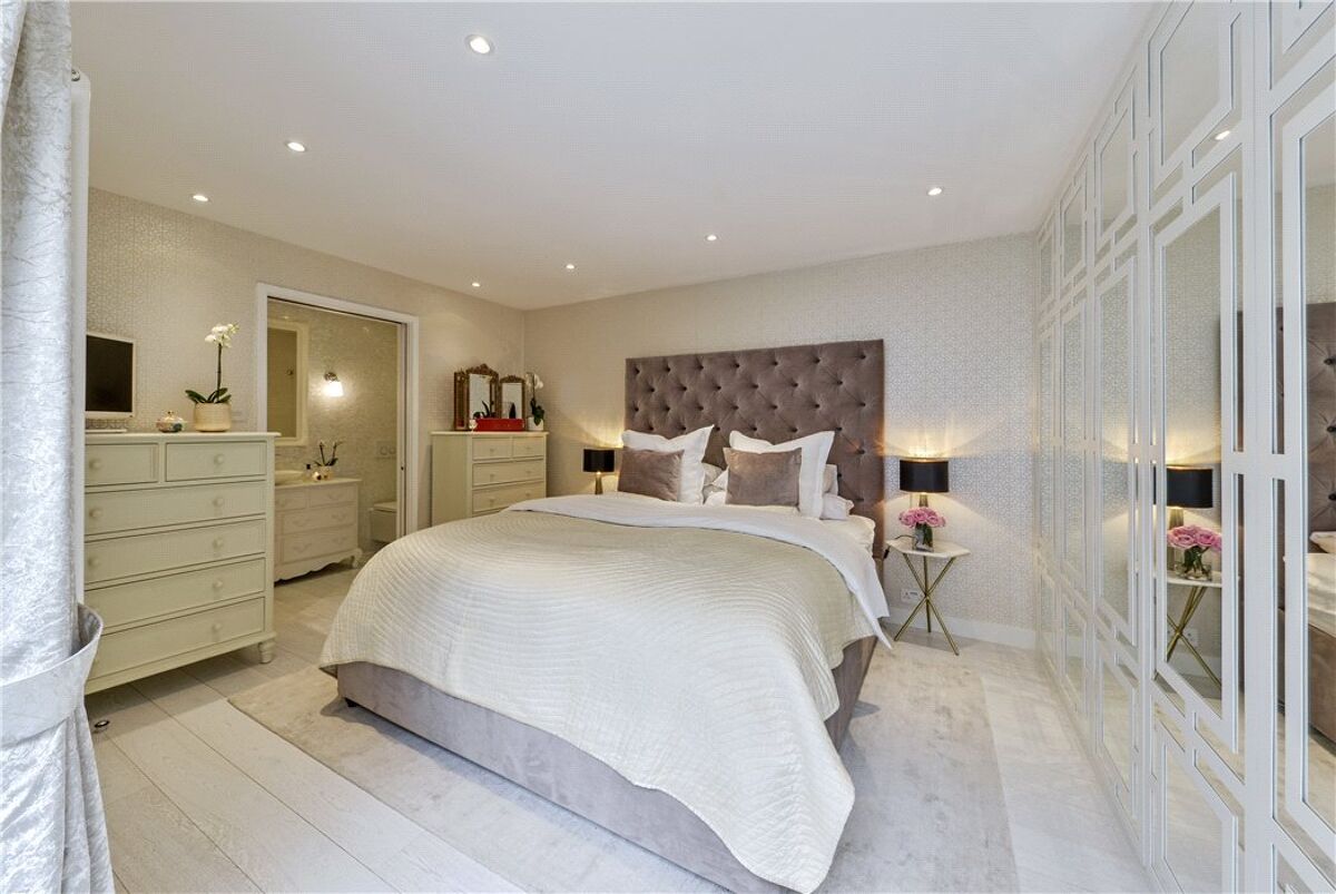 house for sale in Camden Mews, London, NW1 BSZ170059 Knight Frank