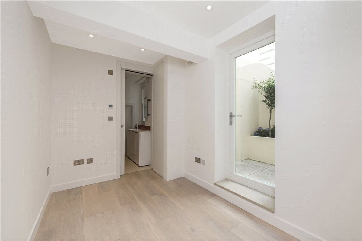flat for sale in Buckland Crescent, Belsize Park, London, NW3