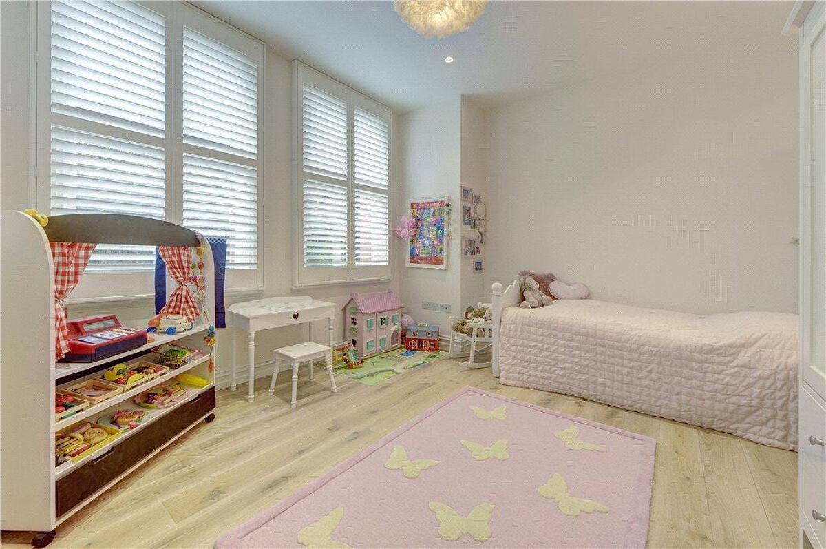 flat for sale in Lyndhurst Gardens, Hampstead, London, NW3 BSZ170103