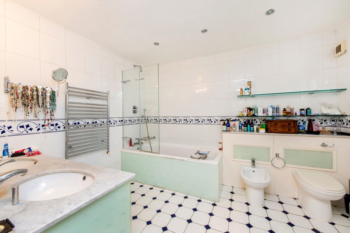 flat for sale in Strathray Gardens, London, NW3 BSZ190041 Knight Frank