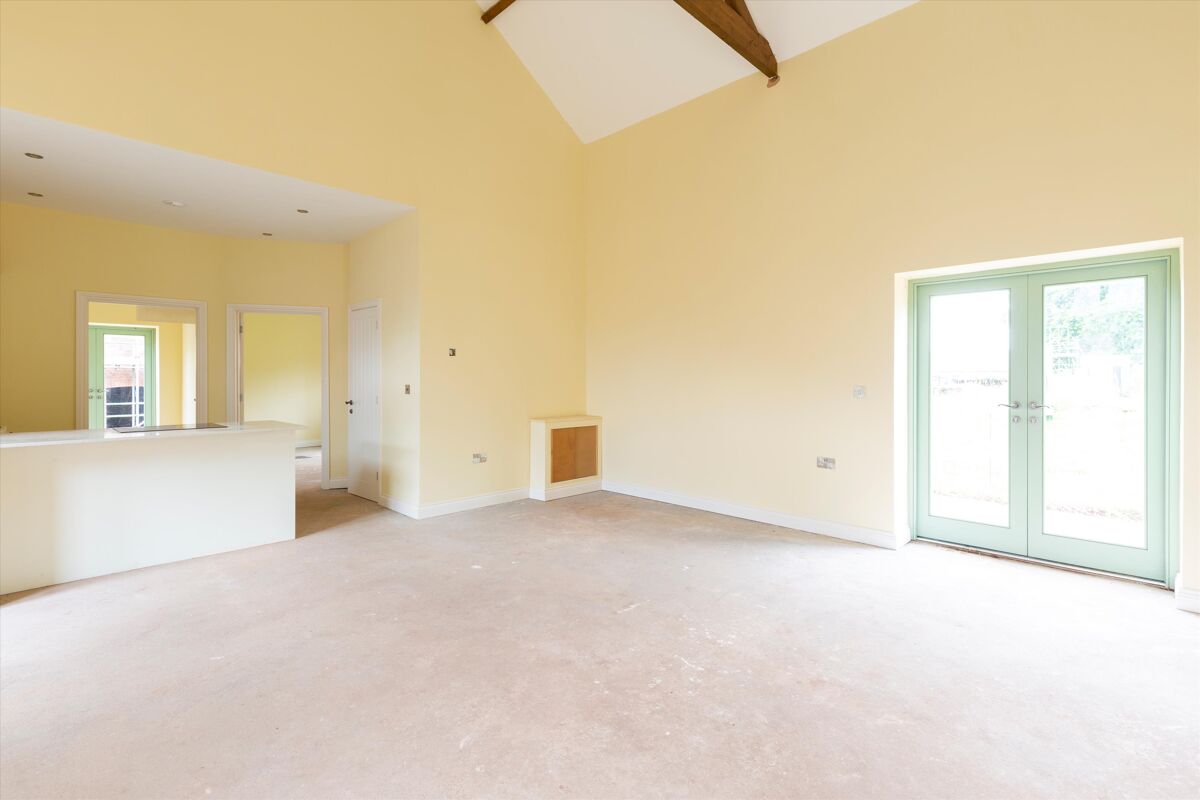 For sale, 2 bedroom barn conversion. 4 The Courtyard, Lydeard