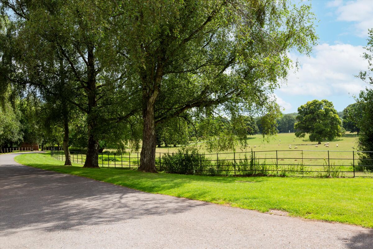 For sale, 2 bedroom barn conversion. 8 The Courtyard, Lydeard
