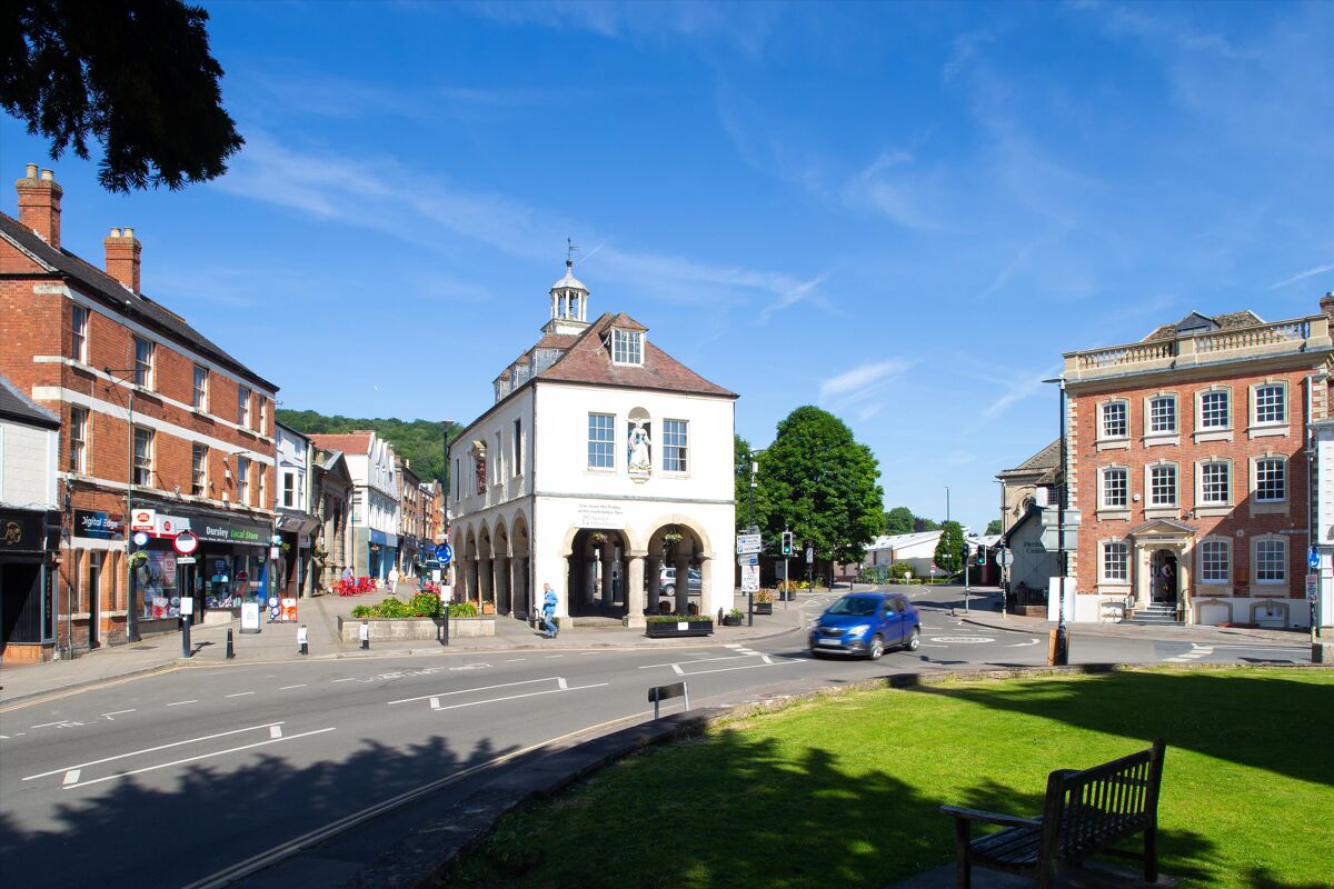 house for sale in Tilsdown Gardens, Dursley, GL11 5QH BTD012375518 Knight Frank