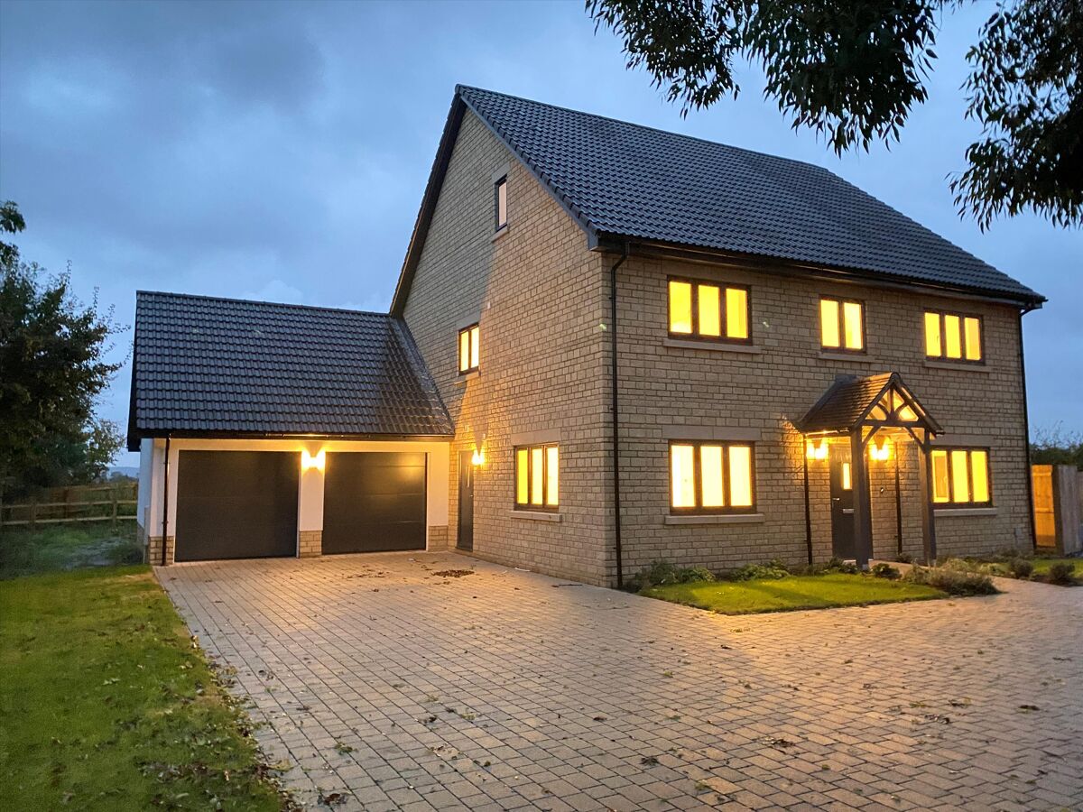 house for sale in Chestnut Farm, Yatton, BS49 BTD012385696 Knight Frank