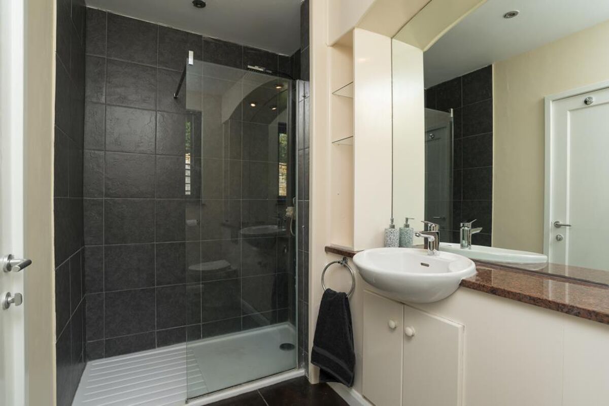 house for sale in Bannerdown Close, Batheaston, Bath, Somerset, BA1