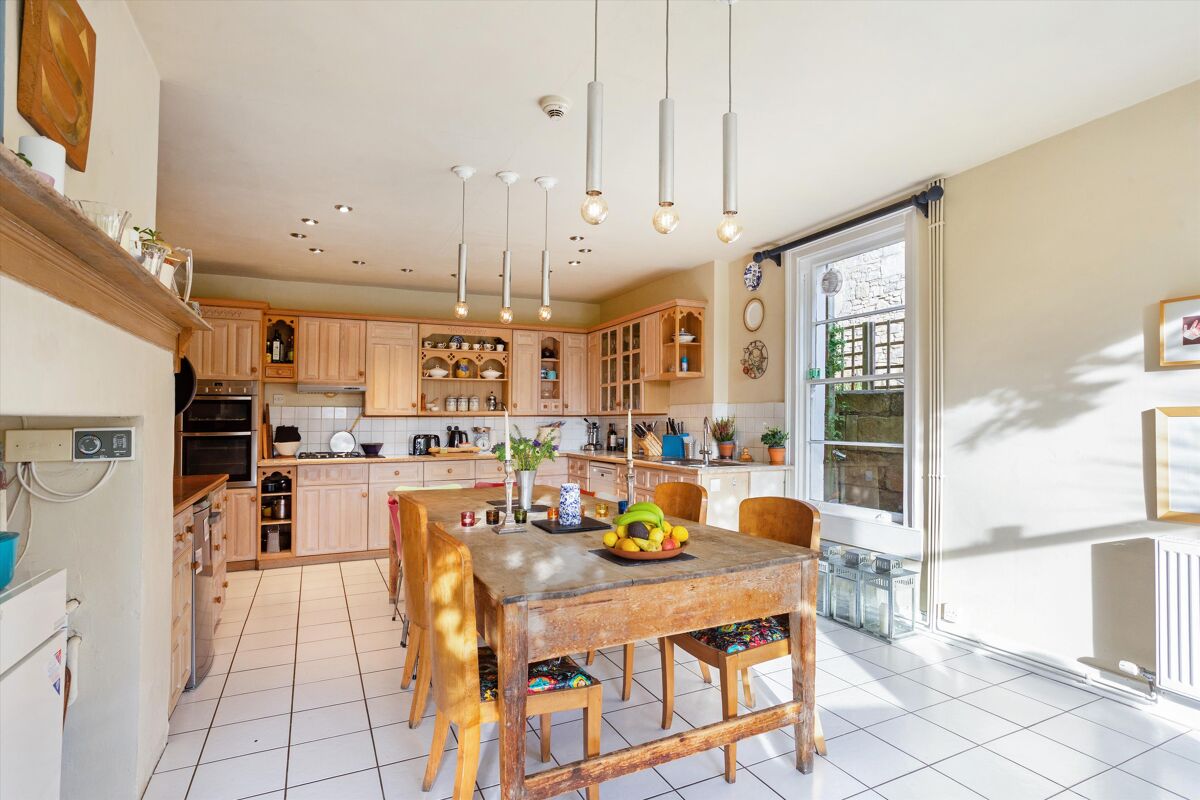 townhouse for sale in Macaulay Buildings, Bath, Somerset, BA2
