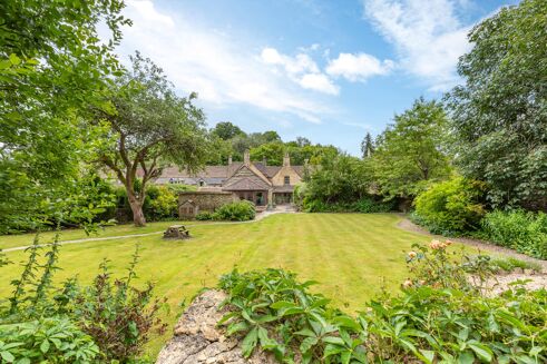 Picture of 3 bedroom village house for sale.