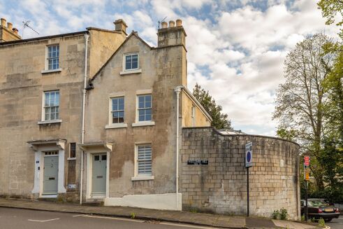 Picture of 3 bedroom house for sale.