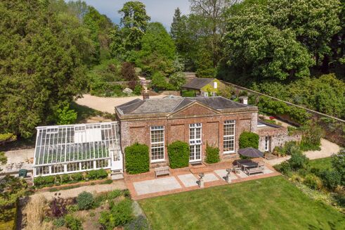 Picture of 5 bedroom house for sale.