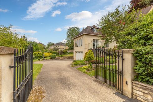 Picture of 5 bedroom house for sale.