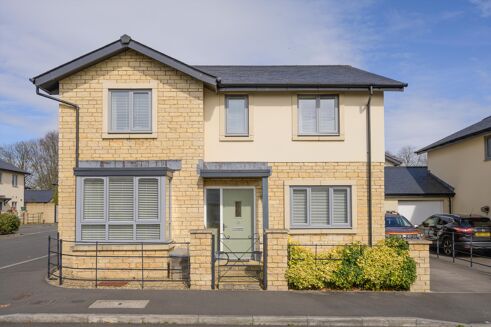 Picture of 4 bedroom house for sale.