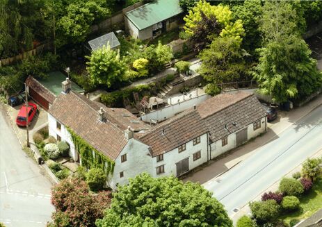 Picture of 3-5 bedroom house for sale.