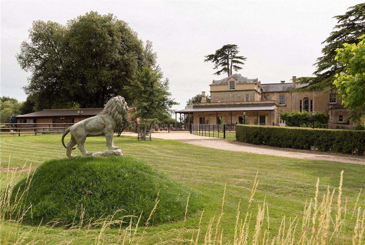 house for sale in Sandridge Common, Melksham, Wiltshire, SN12