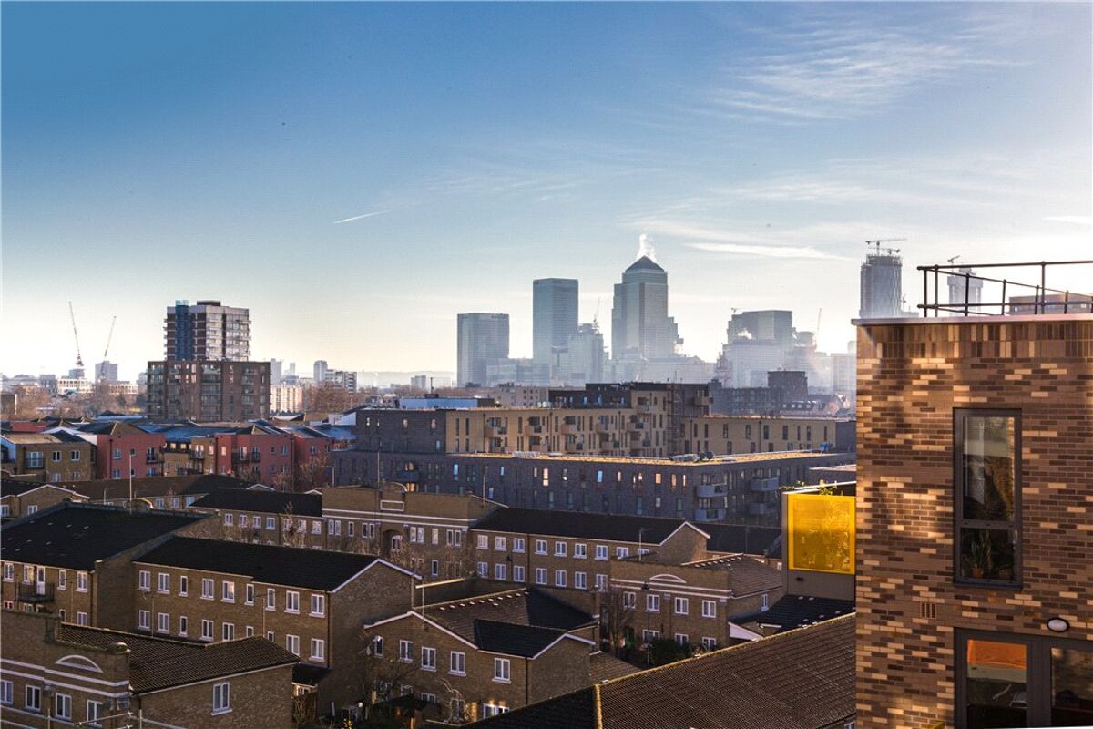 flat for sale in Sculpture House, 4 Killick Way, Stepney Green, London