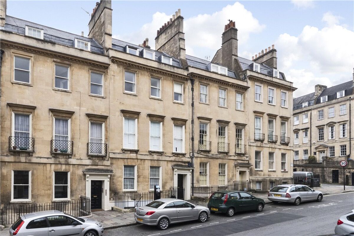 https://content.knightfrank.com/property/bth180309/images/65a5ef45-ae6b-490d-8c5a-e3ceb2aadca6-0.jpg?cio=true&amp;w=1200