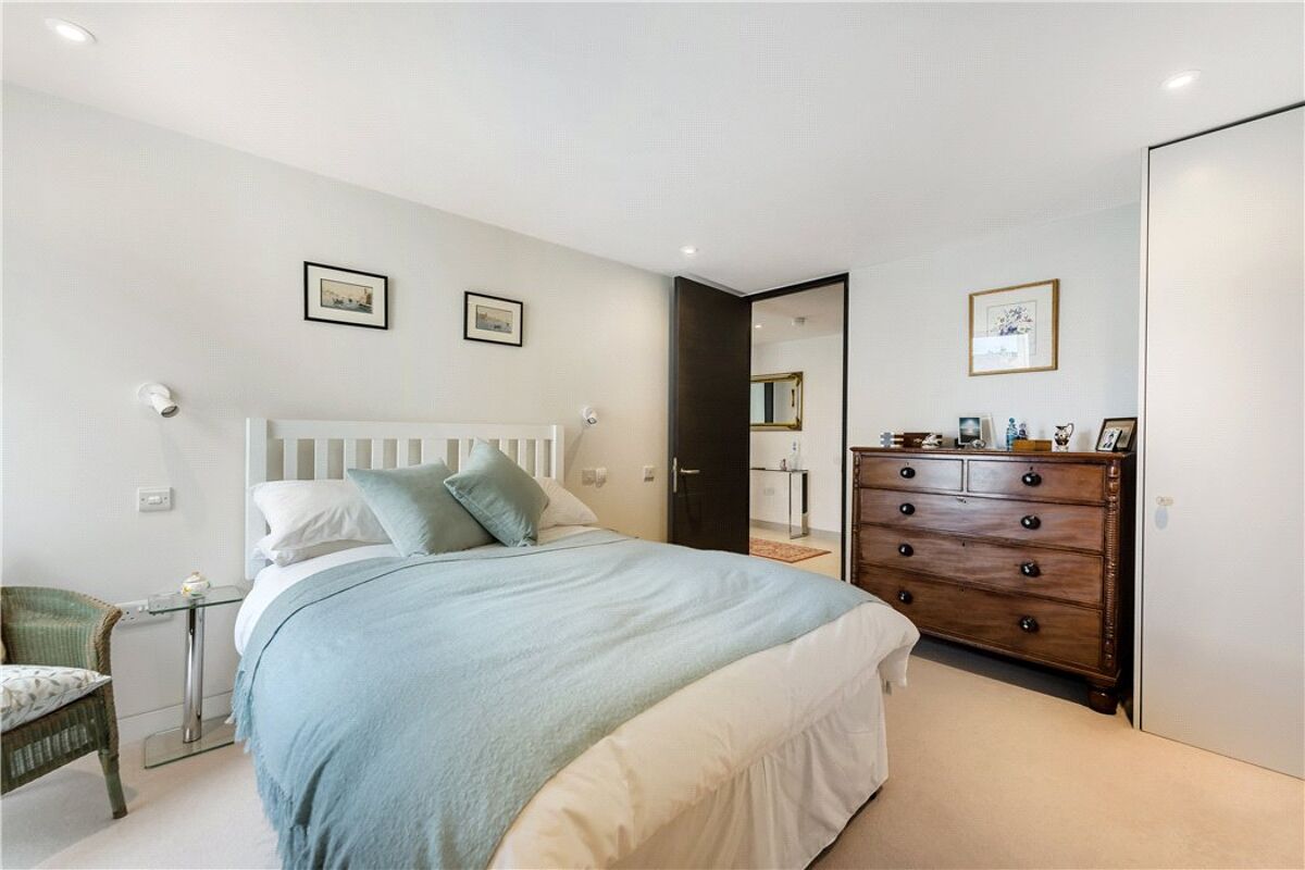 flat for sale in Charters, 43 Upper Oldfield Park, Bath, BA2