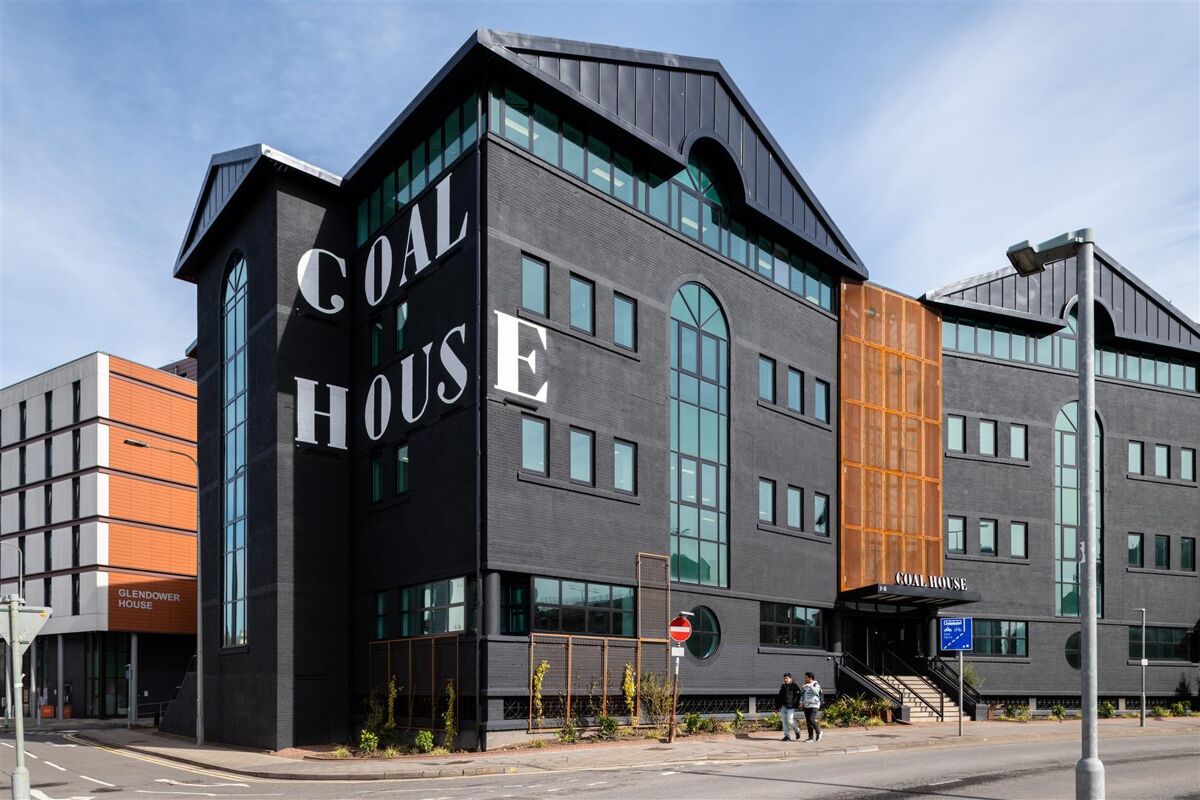 Coal House is an  inspiring workspace, with an industrial chic aesthetic. The stylish refurbishment gives sustainability conscious businesses the opportunity to thrive in an ultra green environment.