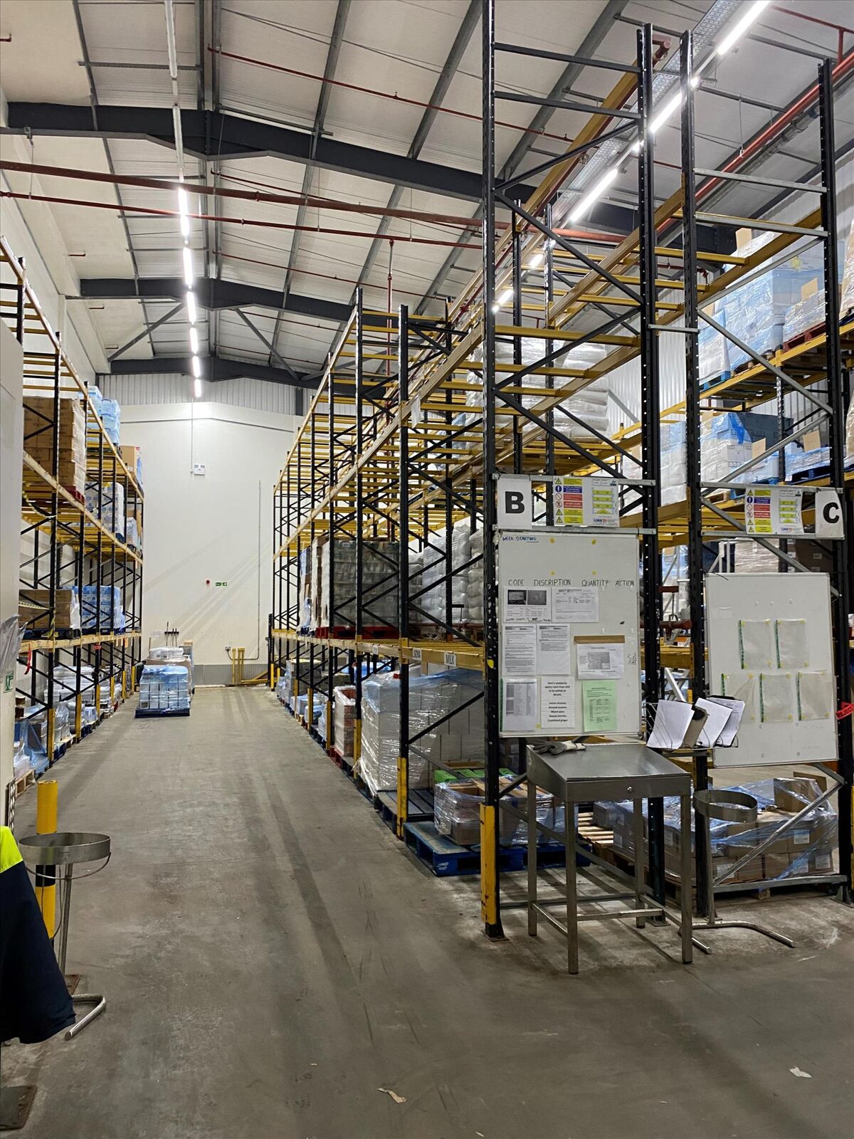 116,520 sq ft Production / Warehouse unit for Rent / for Sale in