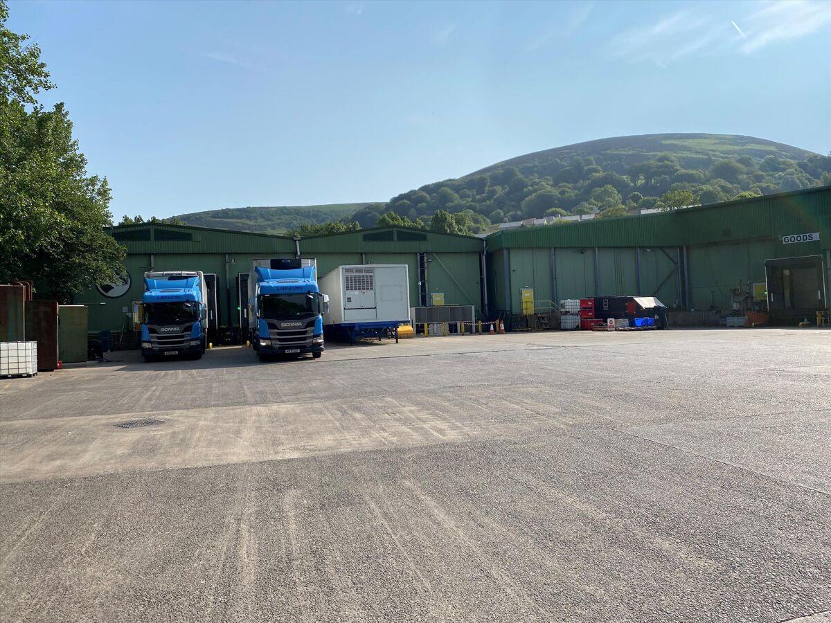 116,520 sq ft Production / Warehouse unit for Rent / for Sale in