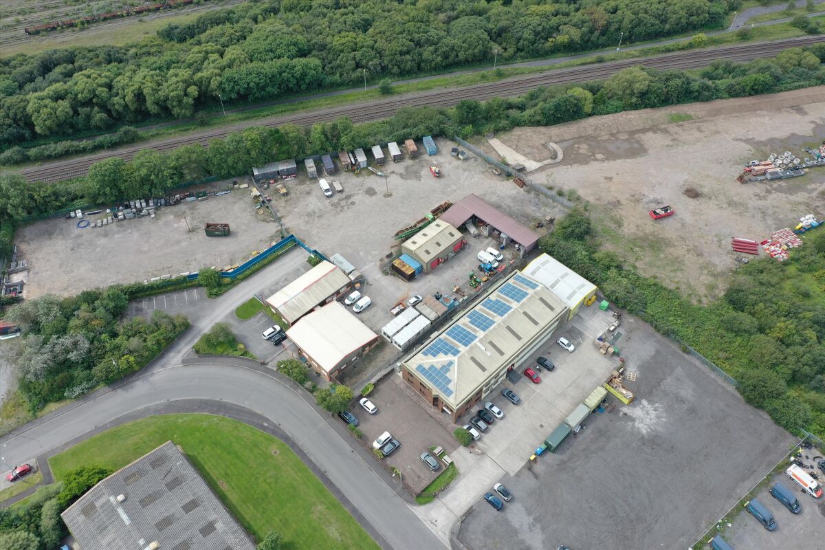 For Sale/To Let Detached Office and Units totalling 7,294 sq