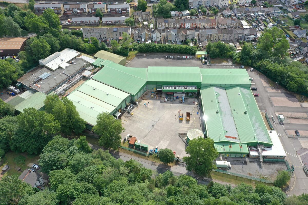 TO LET : Production / Warehouse unit - Cwmtillery Industrial Estate, NP13 1LZ