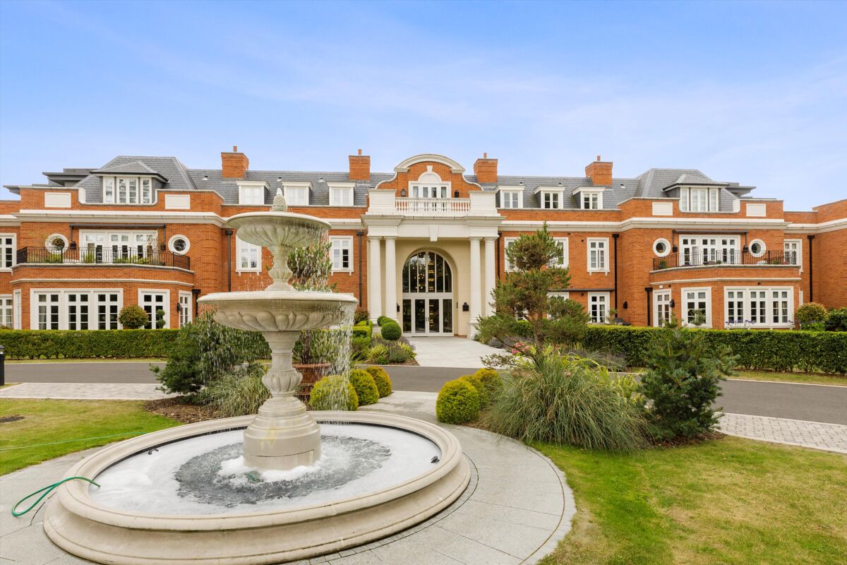 flat for sale in Park Hill Drive, Cobham, Surrey, KT11 CBM012044521