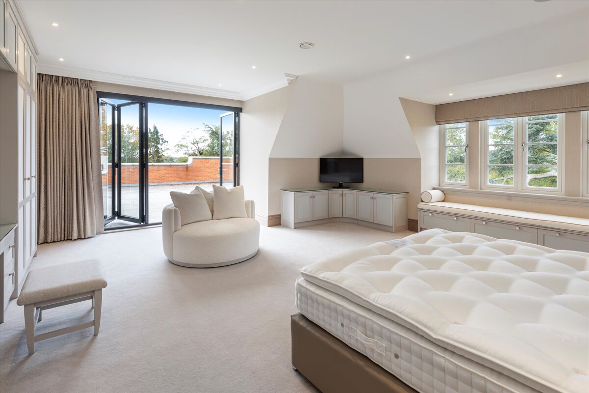 flat for sale in Park Hill Drive, Cobham, Surrey, KT11 CBM012044521