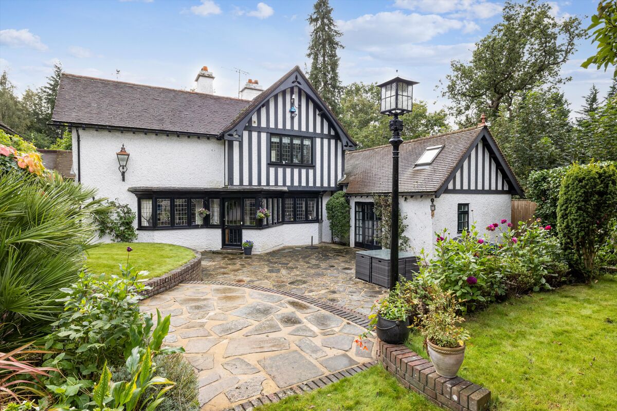 house for sale in Warren Lane, Oxshott, Leatherhead, Surrey, KT22