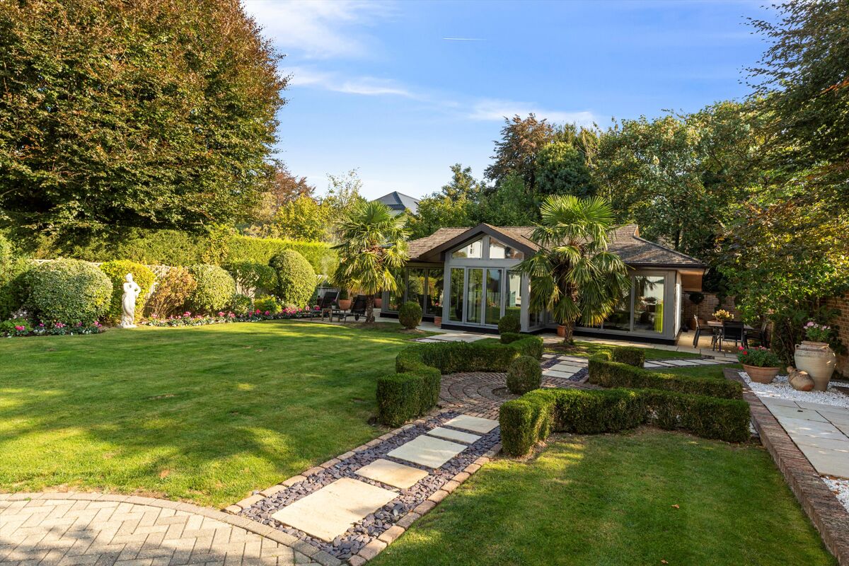 house for sale in Yarm Way, Leatherhead, Surrey, KT22 CBM012050946