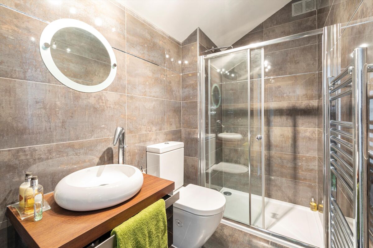 house for sale in Yarm Way, Leatherhead, Surrey, KT22 CBM012050946