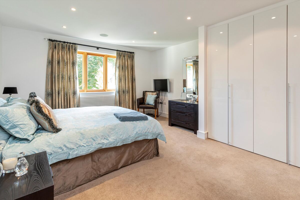 house for sale in Yarm Way, Leatherhead, Surrey, KT22 CBM012050946