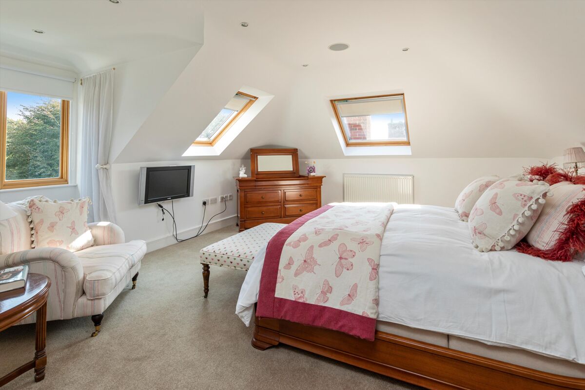 house for sale in Yarm Way, Leatherhead, Surrey, KT22 CBM012050946