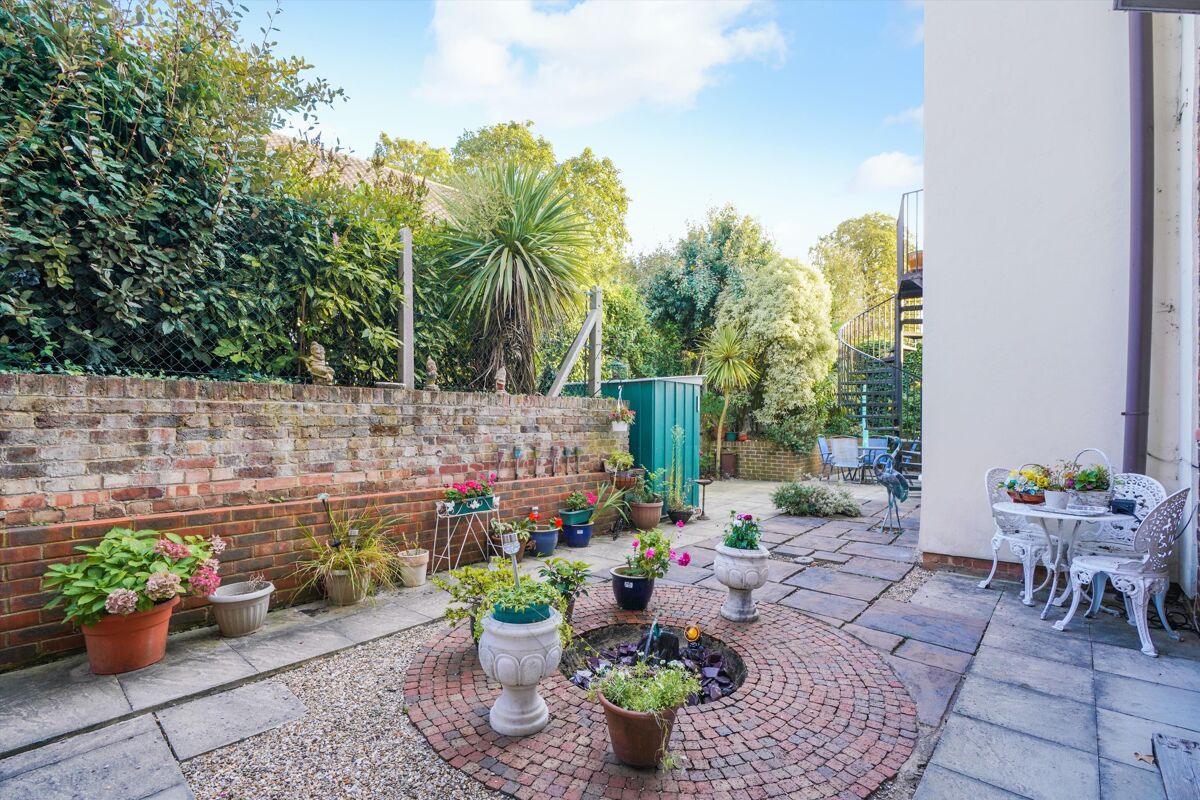 flat for sale in High Street, Esher, Surrey, KT10 CBM012072280