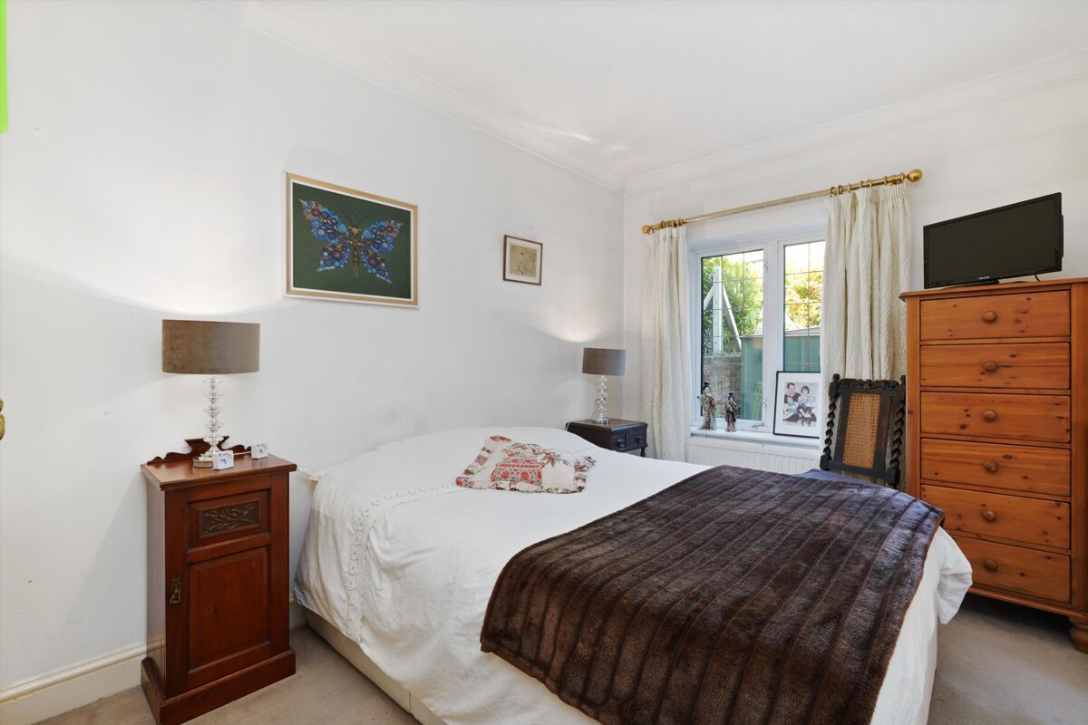 flat for sale in High Street, Esher, Surrey, KT10 CBM012072280