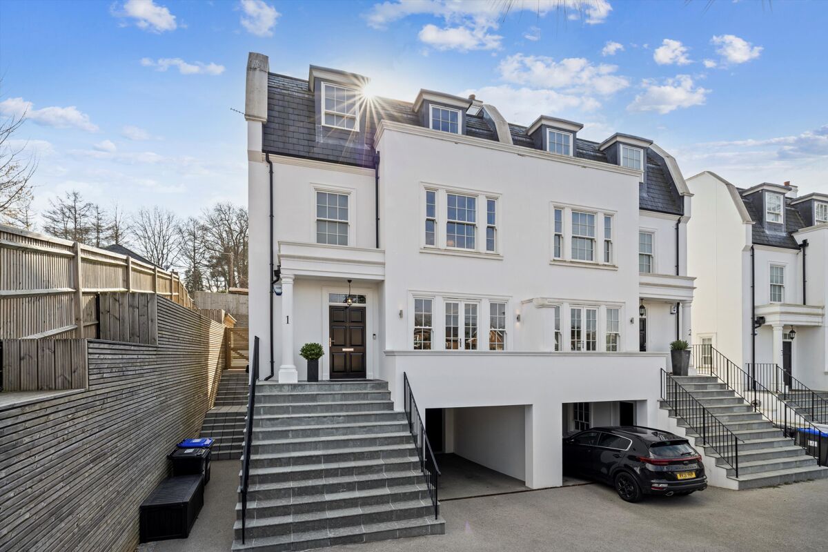 house for sale in Oakshade Road, Oxshott, Leatherhead, Surrey, KT22