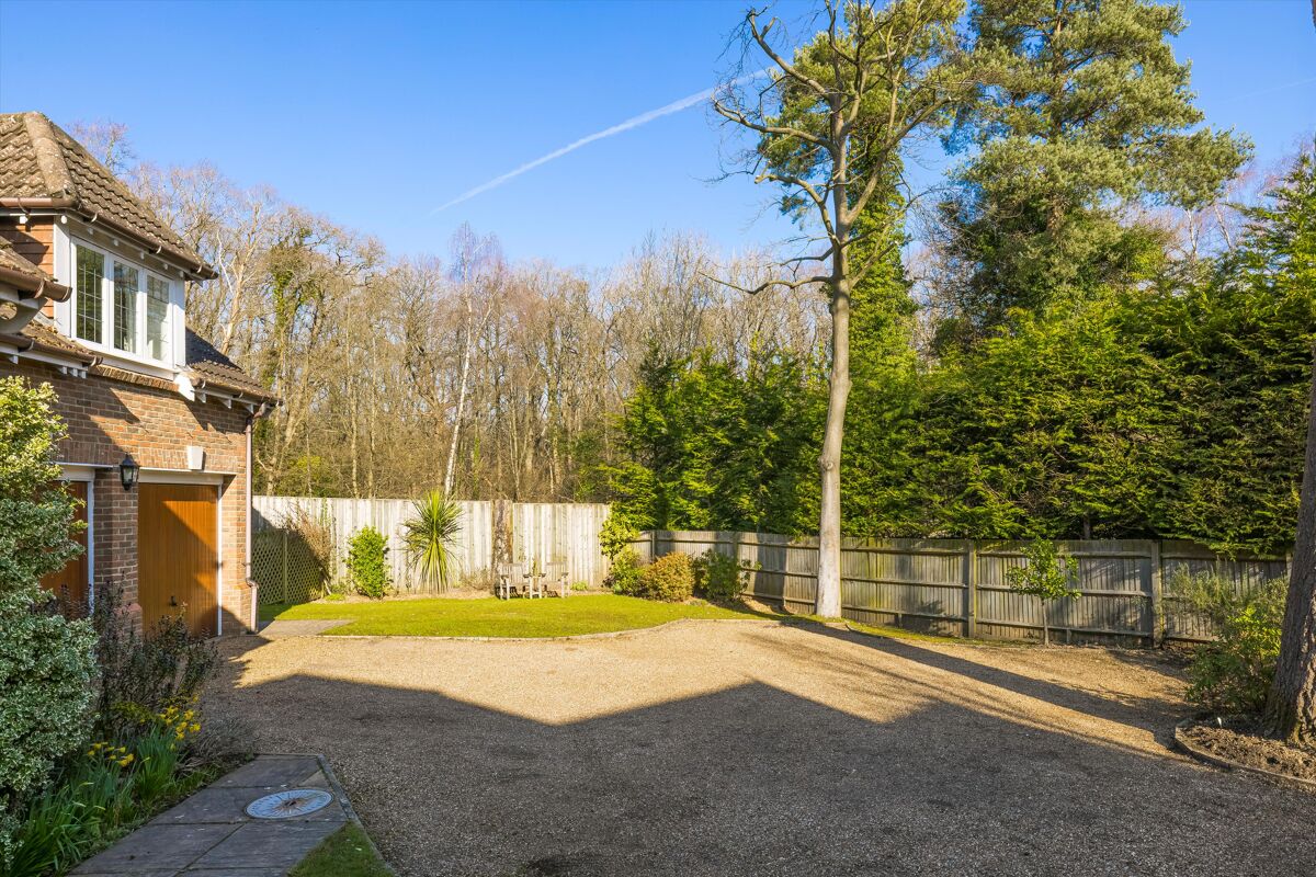 house for sale in Falconwood, East Horsley, Leatherhead, Surrey, KT24 CBM012173985 Knight Frank