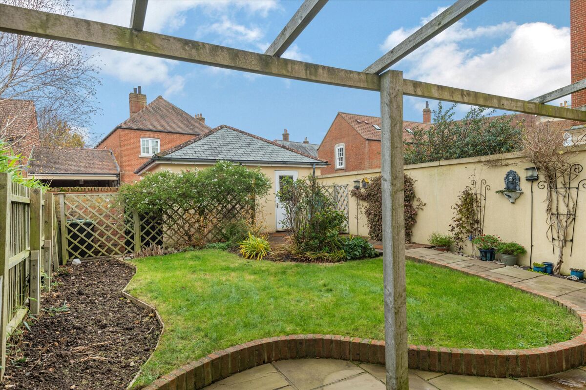 6 Beechwood Lane is a recently updated townhouse with