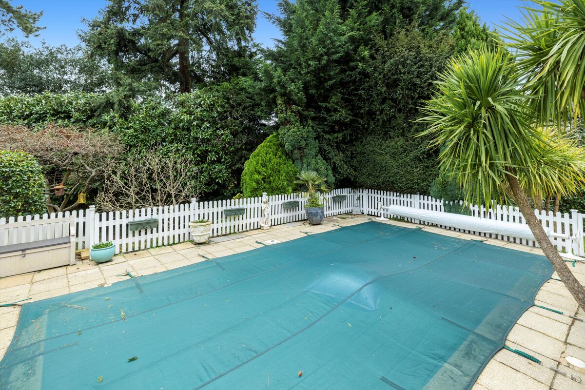 bungalow for sale in Burleigh Park, Cobham, Surrey, KT11 CBM012236538