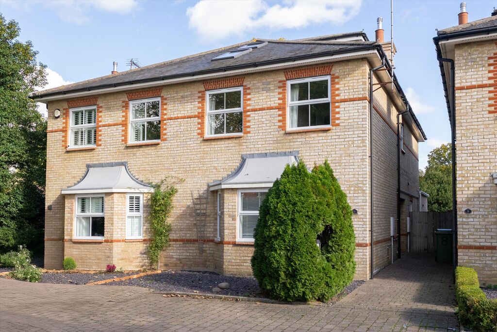 Image of Lavender Gate, Oxshott, Leatherhead, Surrey, KT22