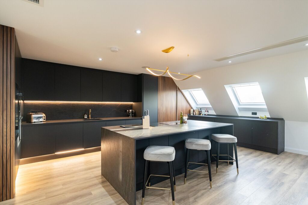 Image of White Lion Gate, Cobham, Surrey, KT11