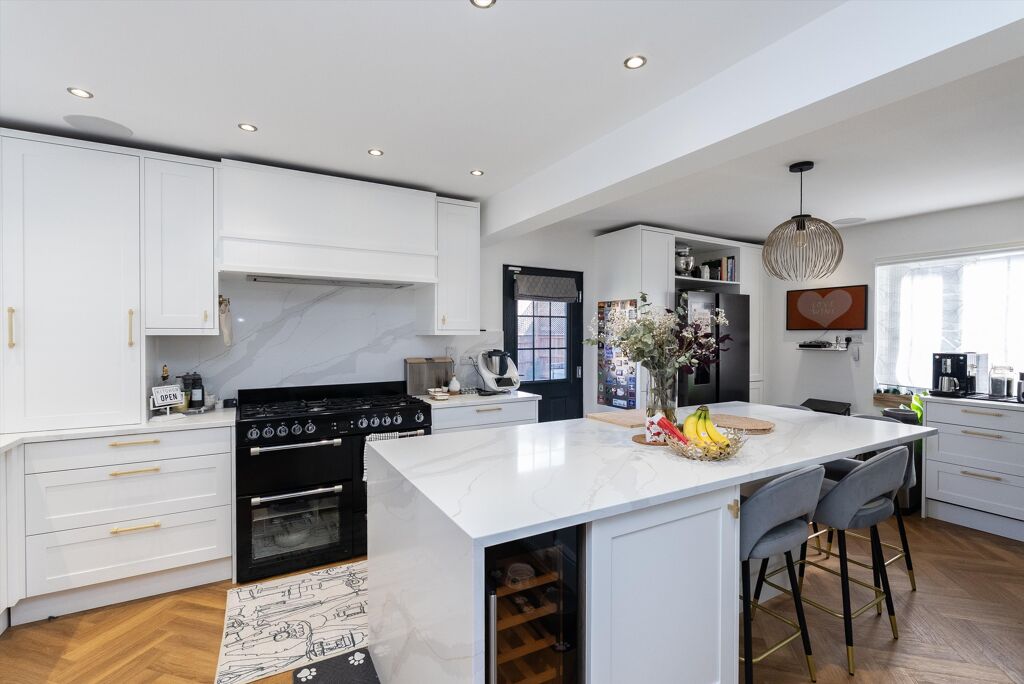 Image of Evelyn Way, Stoke d'Abernon, Cobham, Surrey KT11