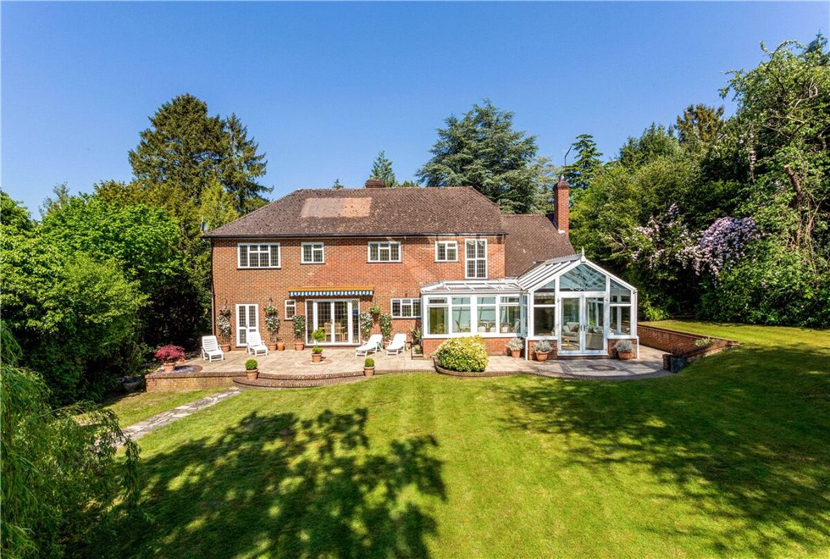 house for sale in Crabtree Drive, Leatherhead, Surrey, KT22 CBM130147