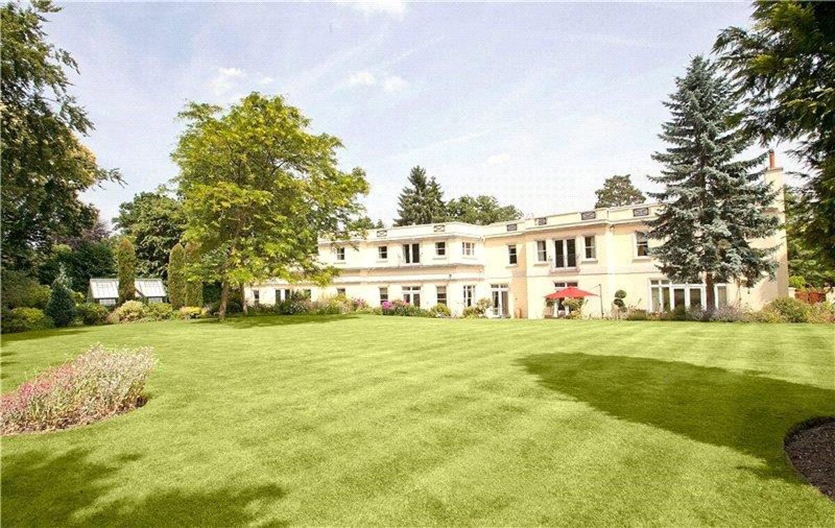 house for sale in Birds Hill Road, Oxshott, Leatherhead, Surrey, KT22