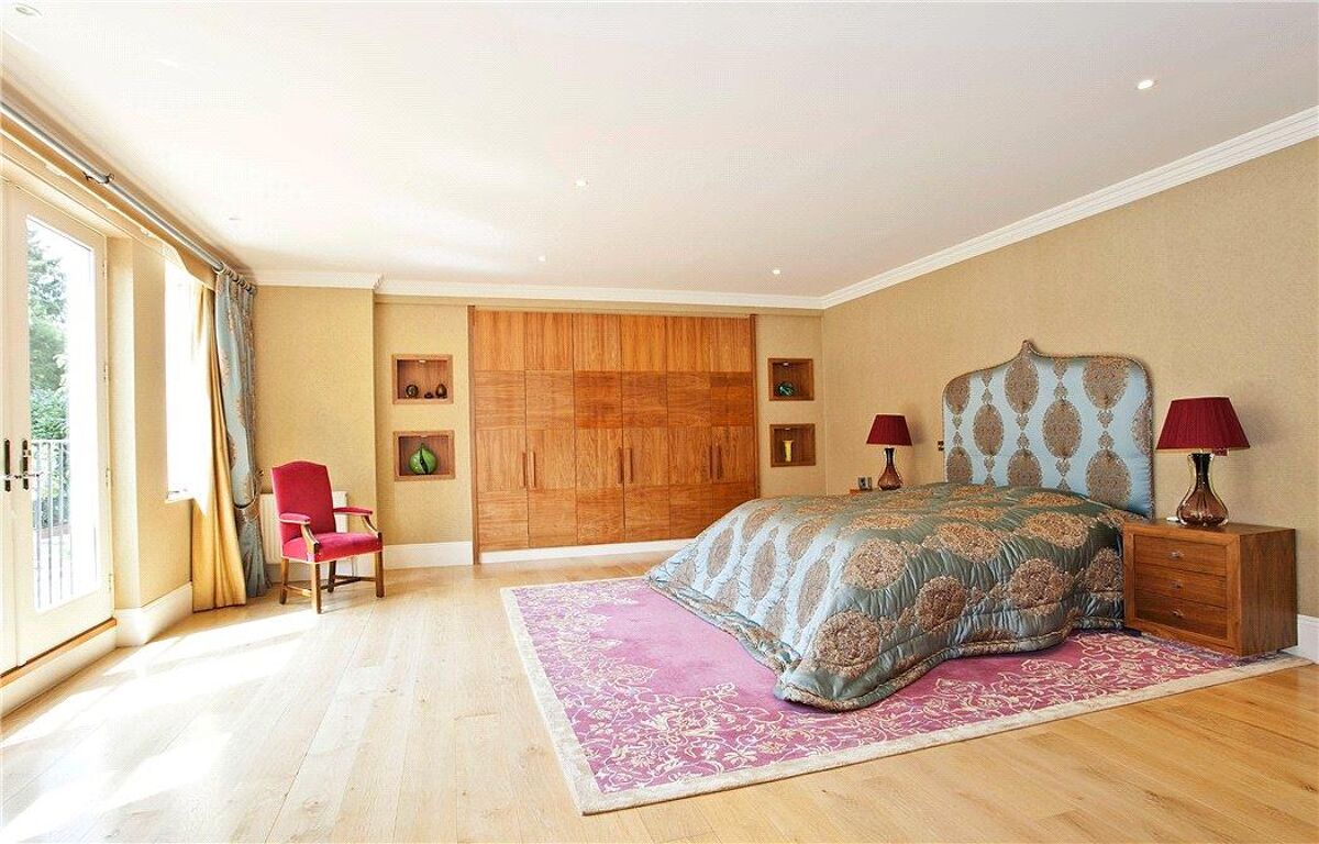 house for sale in Birds Hill Road, Oxshott, Leatherhead, Surrey, KT22