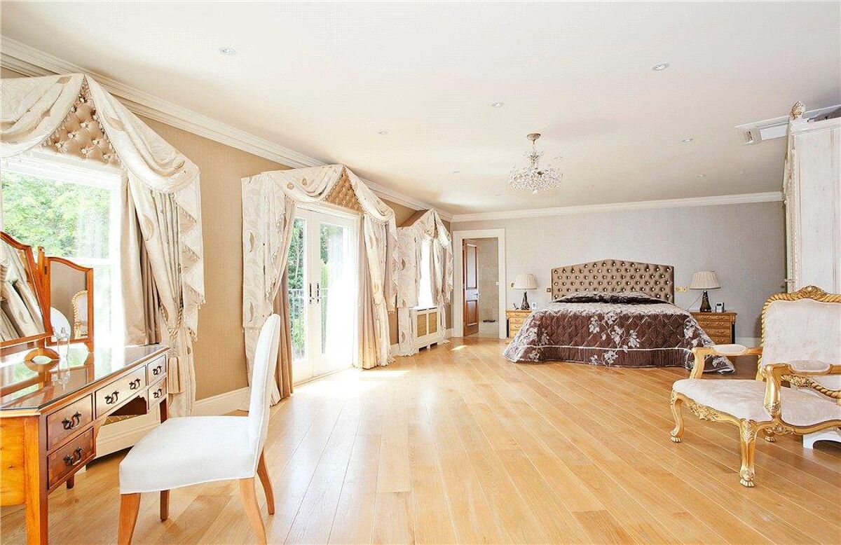 house for sale in Birds Hill Road, Oxshott, Leatherhead, Surrey, KT22