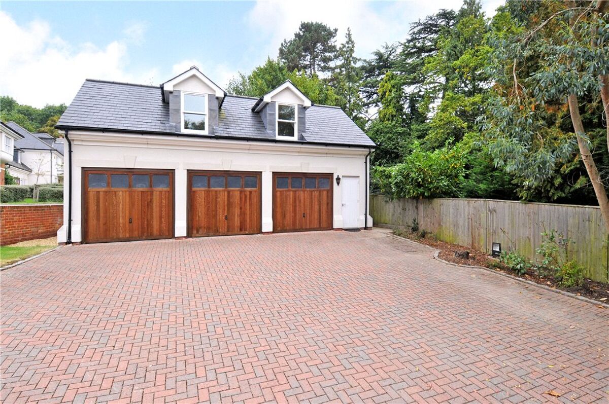 house for sale in Oaksend Close, Oxshott, Leatherhead, Surrey, KT22 CBM140167 Knight Frank